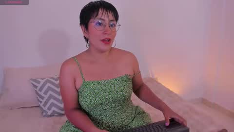 Snapshot of natty_bush chatting on 11-29-25, 07:17 Nathalie online show from 11-29-25, 07:17