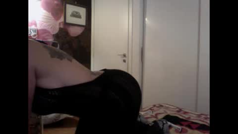 naturalbornsinfull online show from 02-10-26, 03:32