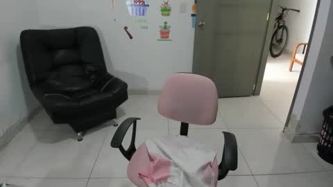 Snapshot of naturalsexlatin chatting on 02-15-25, 04:23 Andrea online show from 02-15-25, 04:23