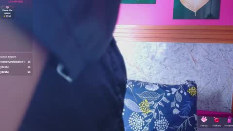 Gwen  online show from 04-12-26, 07:30