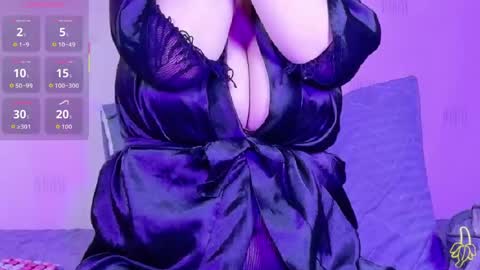 Snapshot of naturaltitss_ chatting on 04-29-26, 02:43 Gwen online show from 04-29-26, 02:43
