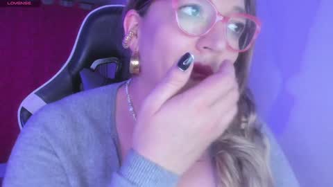 Snapshot of naty__mature_ chatting on 02-04-25, 01:23 Nataly online show from 02-04-25, 01:23