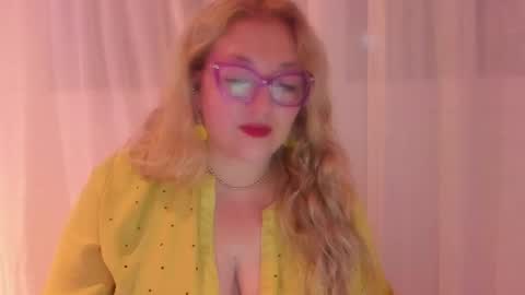 Snapshot of naty__mature_ chatting on 09-21-25, 01:40 Nataly online show from 09-21-25, 01:40