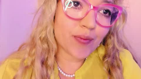 Snapshot of naty__mature_ chatting on 10-25-25, 07:08 Nataly online show from 10-25-25, 07:08