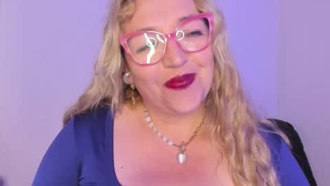 Snapshot of naty__mature_ chatting on 10-27-25, 05:28 Nataly online show from 10-27-25, 05:28