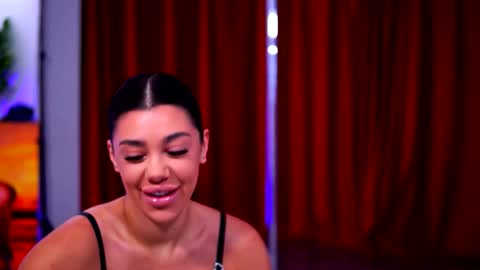 Snapshot of natydesiree chatting on 12-05-25, 04:43 Naty online show from 12-05-25, 04:43