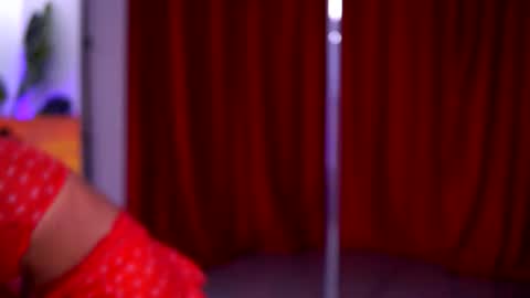 Snapshot of natydesiree chatting on 12-13-25, 07:53 Naty online show from 12-13-25, 07:53