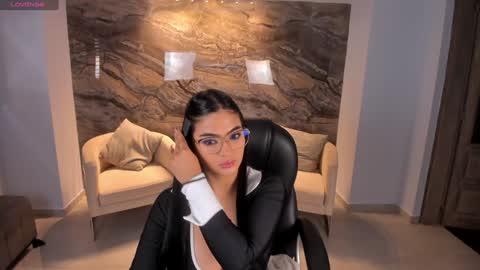 Snapshot of natyferrer chatting on 01-15-25, 11:00 Naty Ferrer online show from 01-15-25, 11:00