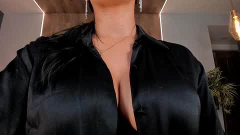 Snapshot of natyferrer chatting on 02-11-25, 04:56 Naty Ferrer online show from 02-11-25, 04:56