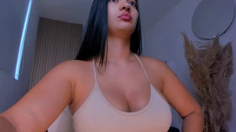 Snapshot of natyferrer chatting on 10-12-25, 11:20 Naty Ferrer online show from 10-12-25, 11:20