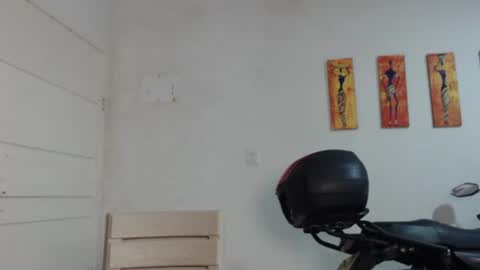 Snapshot of natzumi_mcqueen chatting on 01-12-25, 01:16 Stella Mcqueen online show from 01-12-25, 01:16