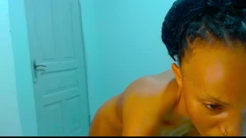 Snapshot of naughty253 chatting on 07-27-26, 01:12 naughtyxoxo online show from 07-27-26, 01:12