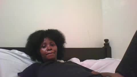 Snapshot of naughty_babe000 chatting on 12-06-24, 02:06 alisha online show from 12-06-24, 02:06
