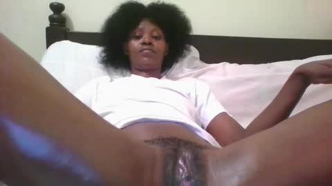 Snapshot of naughty_babe000 chatting on 12-13-24, 02:10 alisha online show from 12-13-24, 02:10