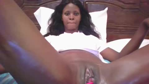 Snapshot of naughty_babe000 chatting on 02-08-25, 11:33 alisha online show from 02-08-25, 11:33