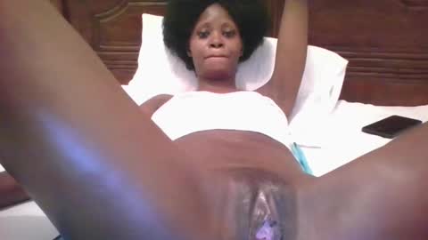 Snapshot of naughty_babe000 chatting on 02-20-25, 03:34 alisha online show from 02-20-25, 03:34