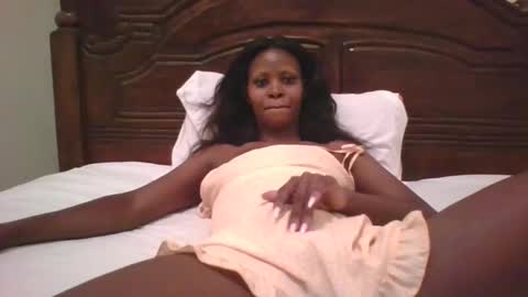 Snapshot of naughty_babe000 chatting on 09-10-25, 04:23 alisha online show from 09-10-25, 04:23