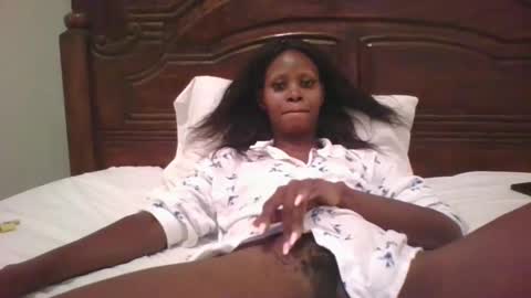 Snapshot of naughty_babe000 chatting on 09-11-25, 05:18 alisha online show from 09-11-25, 05:18