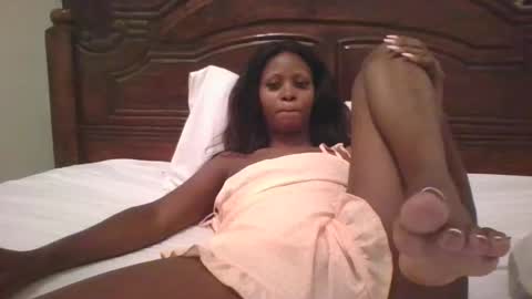 Snapshot of naughty_babe000 chatting on 09-12-25, 11:21 alisha online show from 09-12-25, 11:21