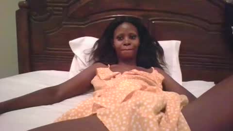 Snapshot of naughty_babe000 chatting on 09-16-25, 05:14 alisha online show from 09-16-25, 05:14