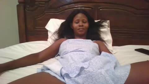 Snapshot of naughty_babe000 chatting on 09-19-25, 04:25 alisha online show from 09-19-25, 04:25
