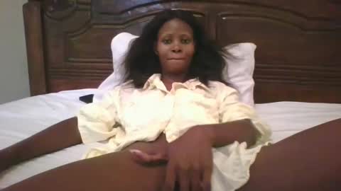 Snapshot of naughty_babe000 chatting on 09-21-25, 09:22 alisha online show from 09-21-25, 09:22