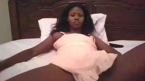 Snapshot of naughty_babe000 chatting on 09-22-25, 07:32 alisha online show from 09-22-25, 07:32