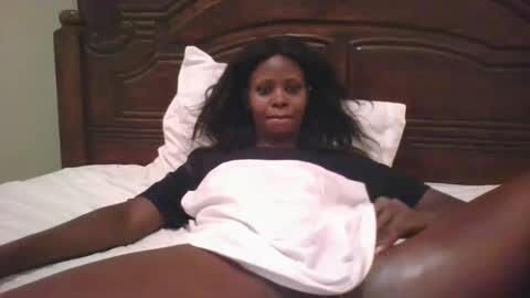 Snapshot of naughty_babe000 chatting on 10-17-25, 04:20 alisha online show from 10-17-25, 04:20