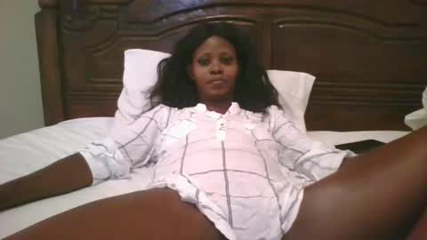 Snapshot of naughty_babe000 chatting on 10-18-25, 12:17 alisha online show from 10-18-25, 12:17