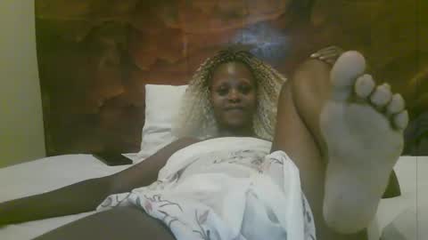Snapshot of naughty_babe000 chatting on 05-16-26, 06:32 alisha online show from 05-16-26, 06:32