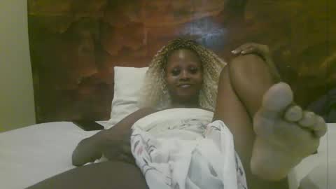 Snapshot of naughty_babe000 chatting on 05-16-26, 06:54 alisha online show from 05-16-26, 06:54