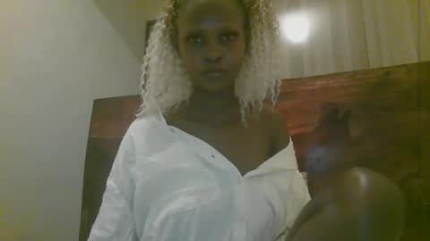 Snapshot of naughty_babe000 chatting on 05-19-26, 06:20 alisha online show from 05-19-26, 06:20