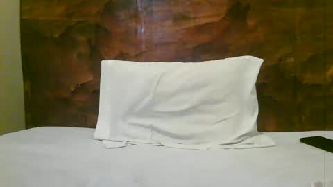 Snapshot of naughty_babe000 chatting on 06-19-26, 04:06 alisha online show from 06-19-26, 04:06