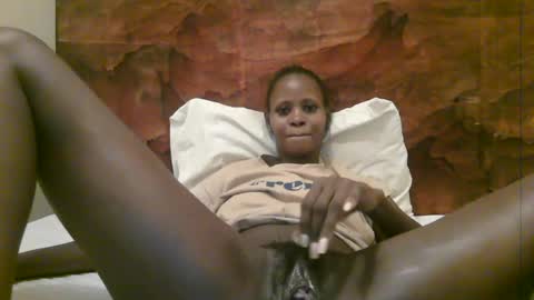 Snapshot of naughty_babe000 chatting on 07-17-26, 03:24 alisha online show from 07-17-26, 03:24