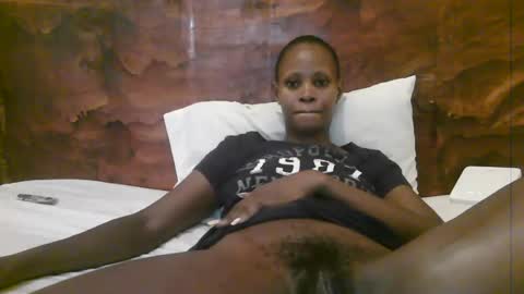 Snapshot of naughty_babe000 chatting on 07-23-26, 10:24 alisha online show from 07-23-26, 10:24