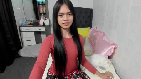 Snapshot of naughty_emmats chatting on 12-19-24, 10:10 emma online show from 12-19-24, 10:10