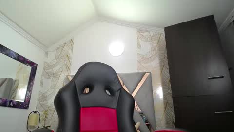 Kitten online show from 12-16-25, 10:53