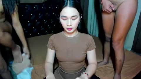 Snapshot of naughty_leigh chatting on 06-14-26, 10:23 LEIGH online show from 06-14-26, 10:23