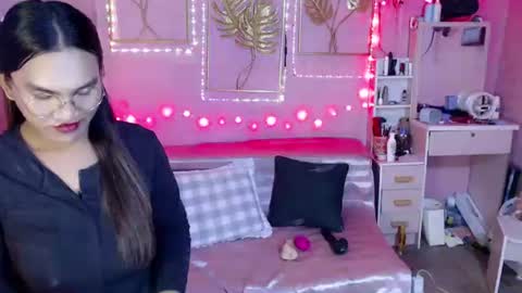 naughty_lorien143 online show from 12-01-25, 01:27