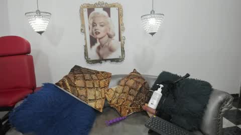 Snapshot of naughty_milf_esmeralda chatting on 06-07-26, 01:54 ESMERALDA online show from 06-07-26, 01:54