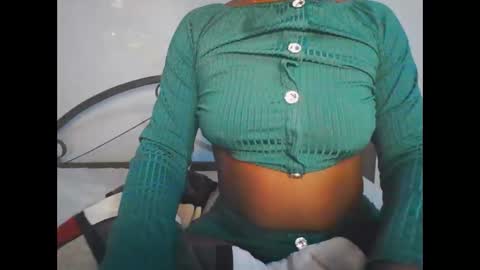 Snapshot of naughty_nilla chatting on 09-25-25, 09:40 naughty_nilla online show from 09-25-25, 09:40