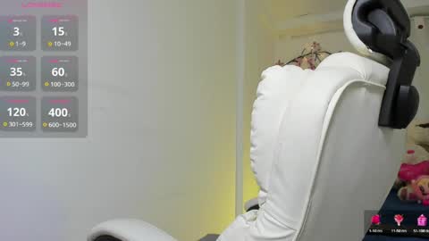 Snapshot of naughty_sexy_girl_1 chatting on 04-28-26, 02:27 Lau online show from 04-28-26, 02:27