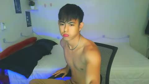 Snapshot of naughtyboylouie chatting on 09-11-25, 10:26 Loue online show from 09-11-25, 10:26