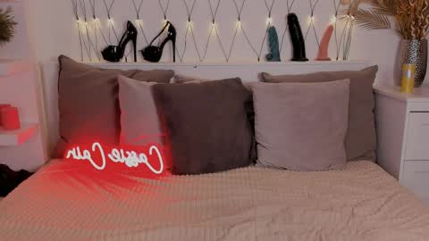 Snapshot of naughtycasssy chatting on 05-25-26, 09:04 Cassy online show from 05-25-26, 09:04