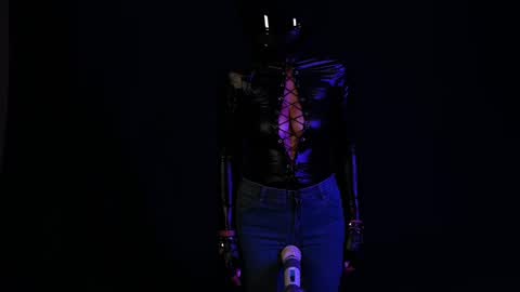 Snapshot of naughtyemi chatting on 10-12-25, 07:46 naughtyemi online show from 10-12-25, 07:46