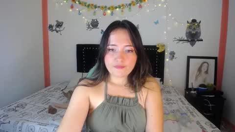 Snapshot of naughtygirl_mmm chatting on 12-23-24, 06:27 Valeria online show from 12-23-24, 06:27
