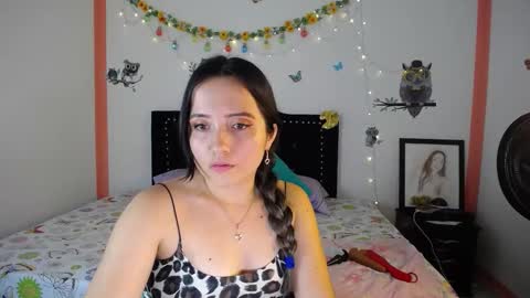 Snapshot of naughtygirl_mmm chatting on 02-17-25, 06:37 Valeria online show from 02-17-25, 06:37
