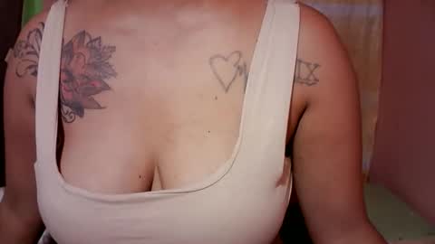 Snapshot of naughtymom_33 chatting on 10-30-25, 07:36 naughtymom_33 online show from 10-30-25, 07:36