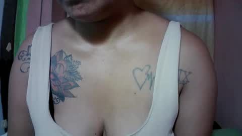 Snapshot of naughtymom_33 chatting on 10-31-25, 07:42 naughtymom_33 online show from 10-31-25, 07:42