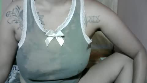 Snapshot of naughtymom_33 chatting on 10-31-25, 07:48 naughtymom_33 online show from 10-31-25, 07:48